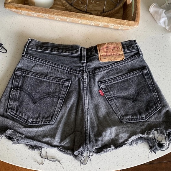 Vintage Levi 501 high waisted shorts - Picture 2 of 2